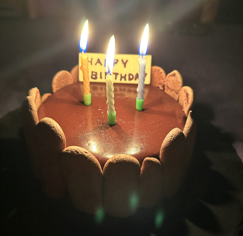 お誕生日ケーキ，バースデーケーキ